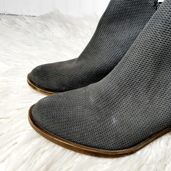 kensie Women's Gerona Ankle Boot E898 - Picture 6 of 11